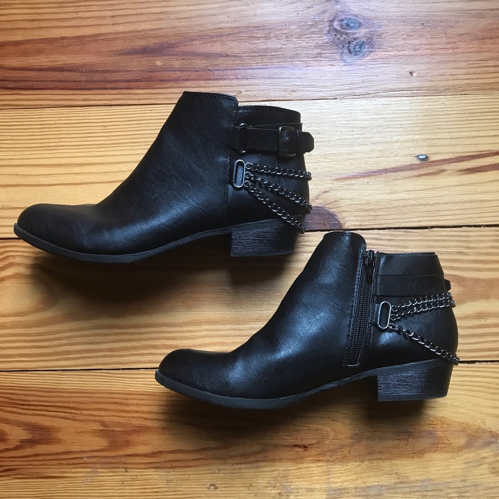 Joe Boxer Black Chain Ankle Boots, EUC, 8 - Picture 7 of 11